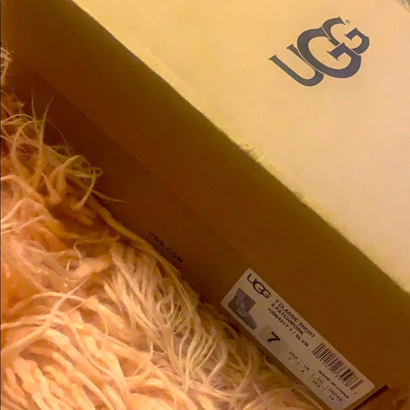 Toodler uggs - Picture 2 of 6